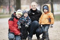 Mutter mit drei Kindern